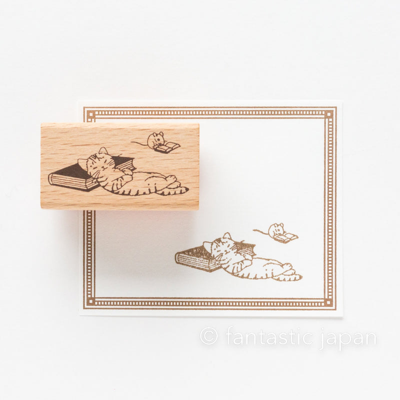 Pottering cat stamp large -reading-