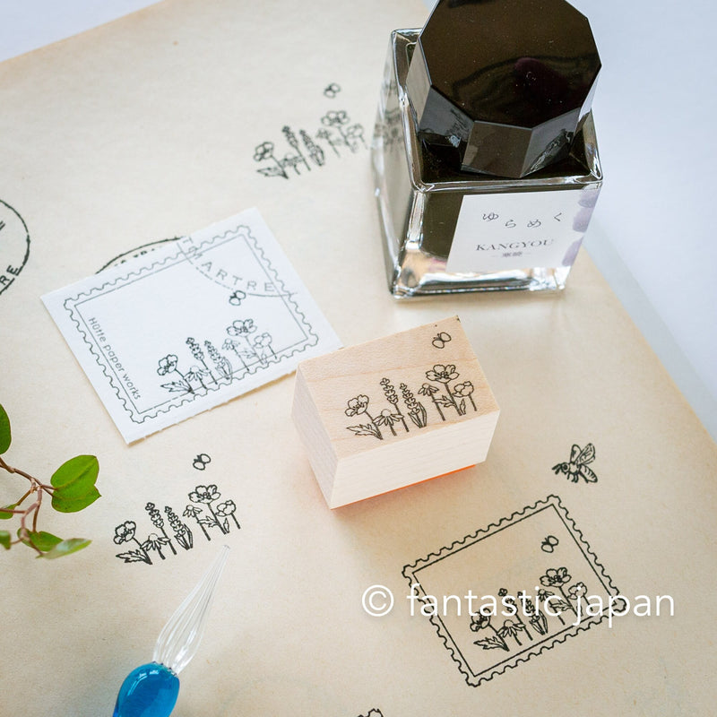 Hütte paper works Stamp -butterfly in the spring flowers-