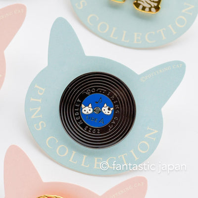 Pottering Cat hard enamel pin -blue record-