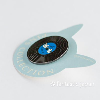 Pottering Cat hard enamel pin -blue record-