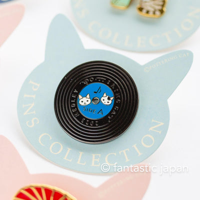 Pottering Cat hard enamel pin -blue record-