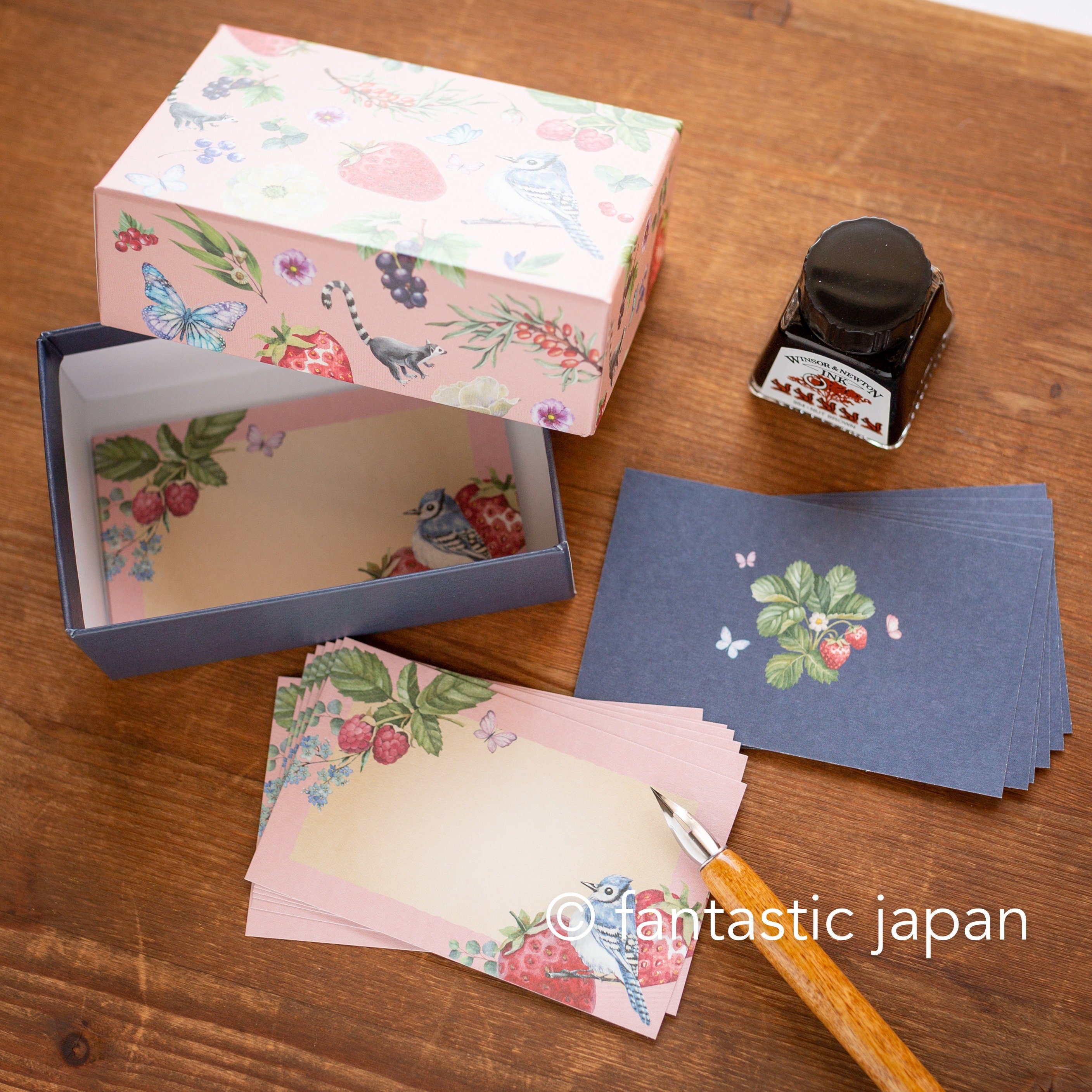 Message notes in a pink box by BUFFET STYLE – Fantastic Japan