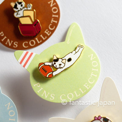Pottering Cat hard enamel pin -rugby try-