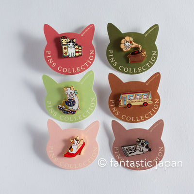 Pottering Cat hard enamel pin -Japanese tea-