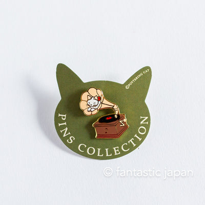 Pottering Cat hard enamel pin -gramophone-