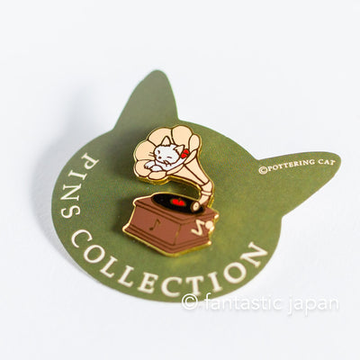 Pottering Cat hard enamel pin -gramophone-