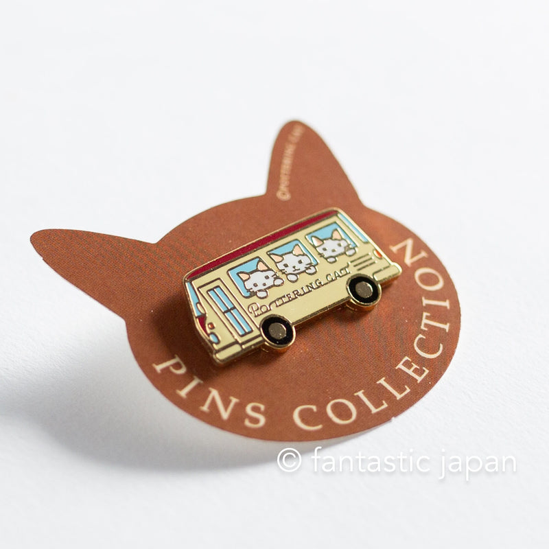 Pottering Cat hard enamel pin -bus-