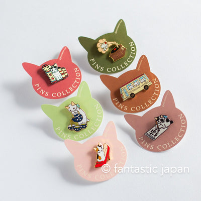 Pottering Cat hard enamel pin -Japanese tea-