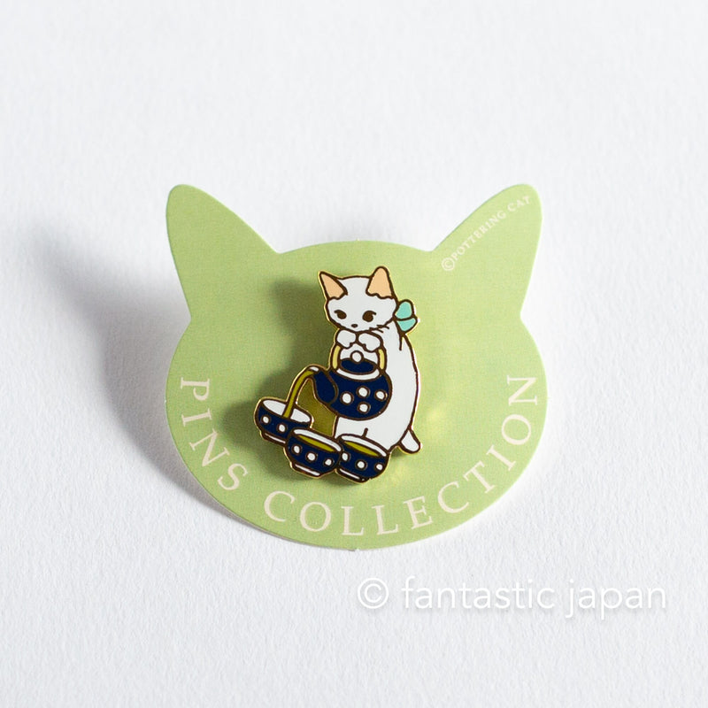 Pottering Cat hard enamel pin -Japanese tea-