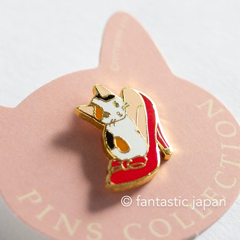 Pottering Cat hard enamel pin -in a pinheel-